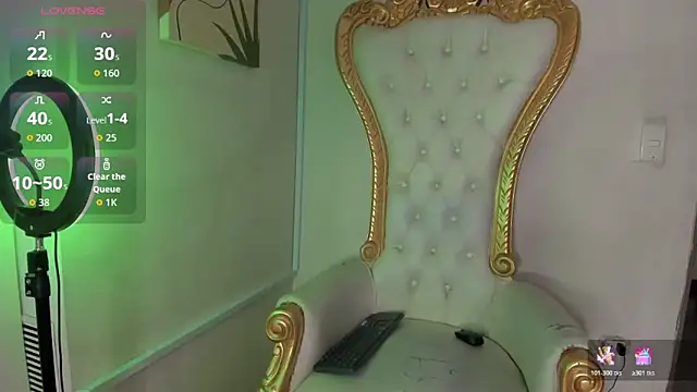 Snapshot of Sweet_Lucyy chatting on 10.22.25 Sweet Lucyy online show from 10.22.25