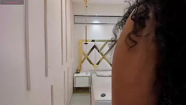 Snapshot of Sweet_Lucyy chatting on 10.24.25 Sweet Lucyy online show from 10.24.25