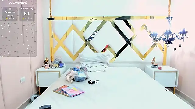 Snapshot of Sweet_Lucyy chatting on 10.25.25 Sweet Lucyy online show from 10.25.25