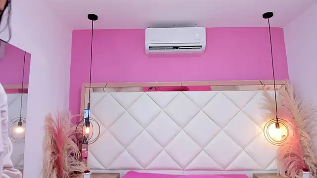 Snapshot of Lucianaa_Collins chatting on 10.06.25 Lucianaa Collins online show from 10.06.25