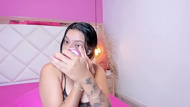 Snapshot of Lucianaa_Collins chatting on 10.30.25 Lucianaa Collins online show from 10.30.25