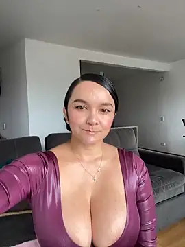 Snapshot of Nova_Gabriela chatting on 09.30.25 Nova Gabriela online show from 09.30.25