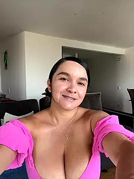 Snapshot of Nova_Gabriela chatting on 10.09.25 Nova Gabriela online show from 10.09.25