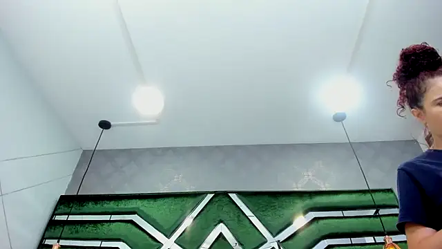 ThaliaCross online show from 10.12.25