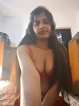Snapshot of cute_radhikaa chatting on 10.21.25 cute radhikaa online show from 10.21.25