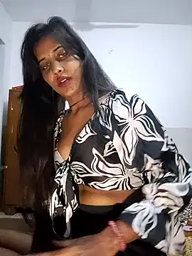 cute radhikaa online show from 11.05.25