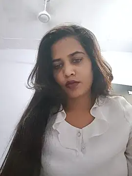 Snapshot of cute_radhikaa chatting on 06.26.26 cute radhikaa online show from 06.26.26