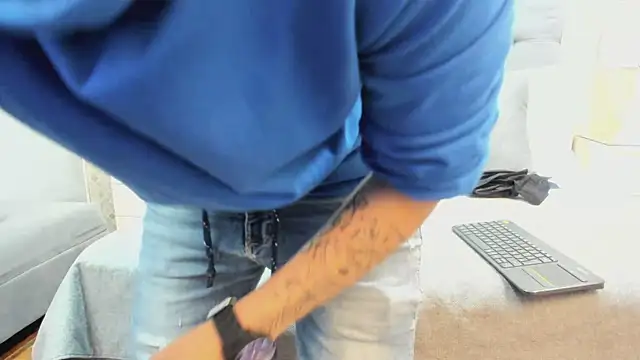 ZoeKrug online show from 10.04.25