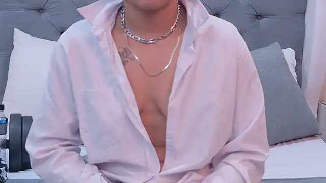 ZoeKrug online show from 10.23.25