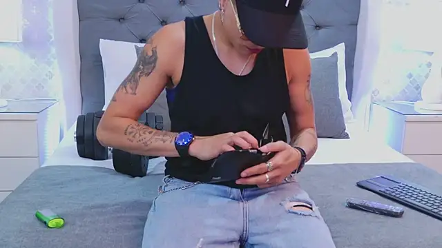 ZoeKrug online show from 01.18.26