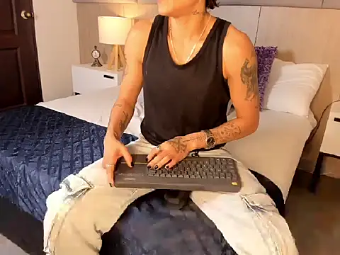 ZoeKrug online show from 02.12.26