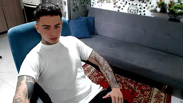 Snapshot of santii_ss chatting on 02.13.26 santii ss online show from 02.13.26