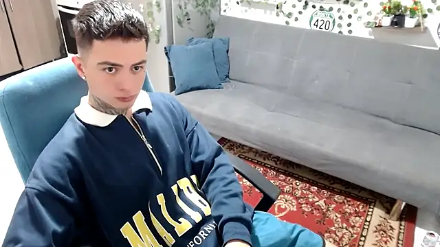 Snapshot of santii_ss chatting on 02.14.26 santii ss online show from 02.14.26