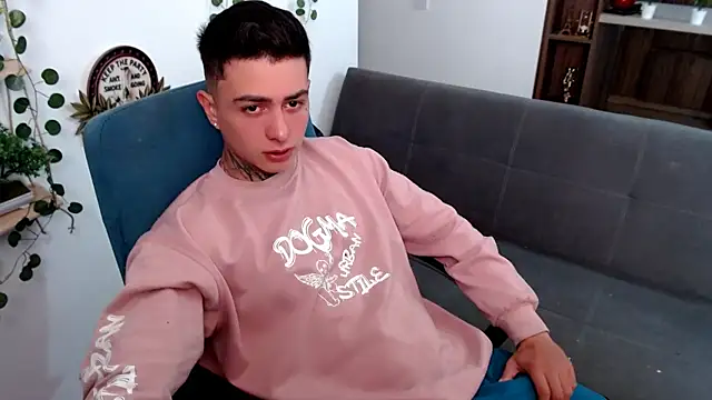 Snapshot of santii_ss chatting on 03.18.26 santii ss online show from 03.18.26