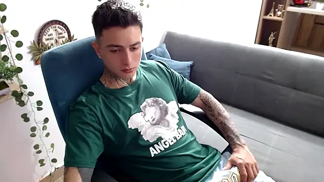 Snapshot of santii_ss chatting on 03.20.26 santii ss online show from 03.20.26