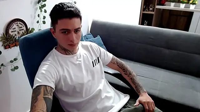 Snapshot of santii_ss chatting on 03.27.26 santii ss online show from 03.27.26