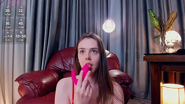 Snapshot of AftonChappel chatting on 10.17.25 AftonChappel online show from 10.17.25