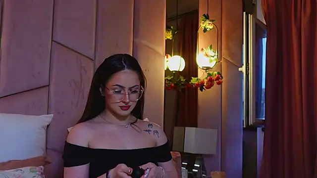 LucyLextonX online show from 03.30.26