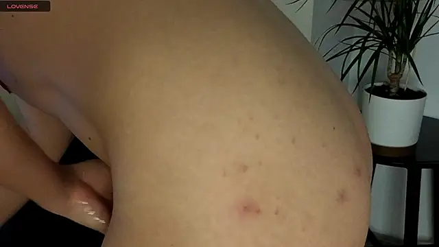 Snapshot of NoFace_Model chatting on 10.09.25 NoFace Model online show from 10.09.25