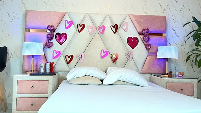 Snapshot of Zoelucas chatting on 09.17.25 Zoelucas online show from 09.17.25