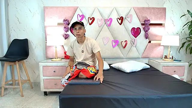 Snapshot of Zoelucas chatting on 09.23.25 Zoelucas online show from 09.23.25