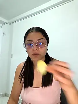 Coralinne   online show from 04.14.26