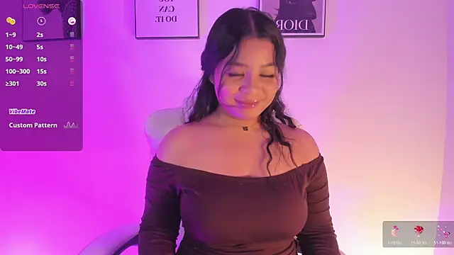 Snapshot of LizzyPonce chatting on 10.24.25 LizzyPonce online show from 10.24.25