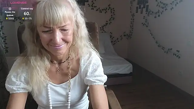 Laura Gol online show from 10.24.25