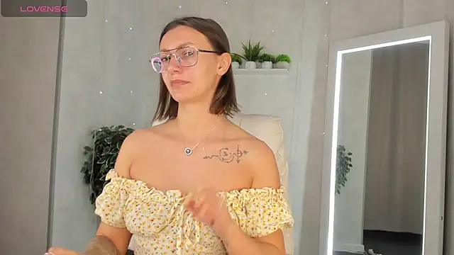 Snapshot of Elina_Gravess chatting on 09.08.25 Elina Gravess online show from 09.08.25