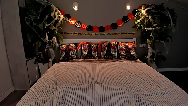 Snapshot of IvyLaurent chatting on 10.25.25 IvyLaurent online show from 10.25.25