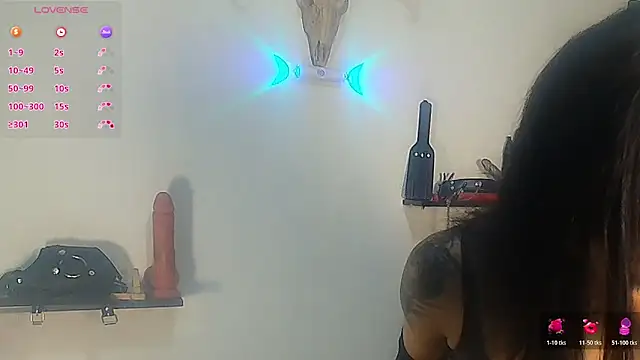 Snapshot of DakariaHills_ chatting on 06.19.26 DakariaHills online show from 06.19.26