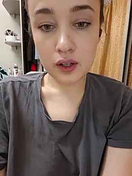 Snapshot of DianaVi chatting on 11.04.25 DianaVi online show from 11.04.25