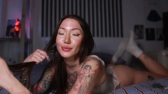 Snapshot of megamizuki chatting on 02.13.26 megamizuki online show from 02.13.26