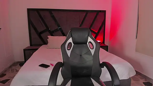 Snapshot of MarilynDupont chatting on 09.26.25 MarilynDupont online show from 09.26.25