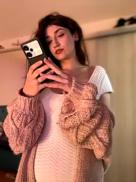 ScarletBloom  online show from 10.08.25