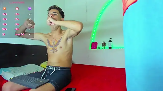 Snapshot of liaam_mendoza chatting on 10.13.25 liaam mendoza online show from 10.13.25