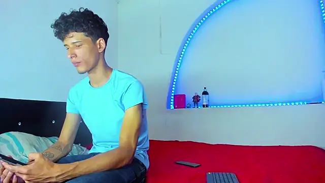 Snapshot of liaam_mendoza chatting on 10.24.25 liaam mendoza online show from 10.24.25