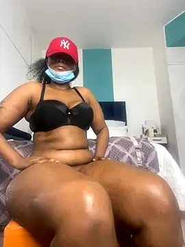 Curvy SquirtMachine online show from 09.12.25