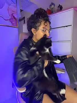 Dannaa Lovs online show from 10.11.25