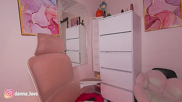 Dannaa Lovs online show from 10.24.25