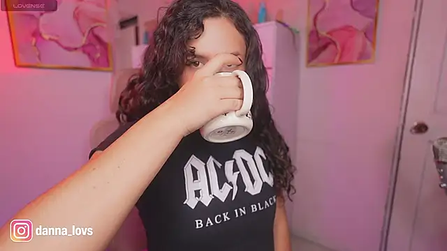 Dannaa Lovs online show from 11.12.25