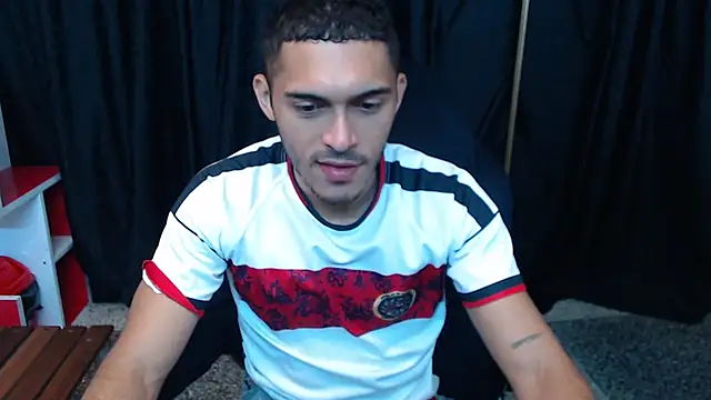 Snapshot of Derek_Storm_ chatting on 11.21.25 Derek Storm online show from 11.21.25