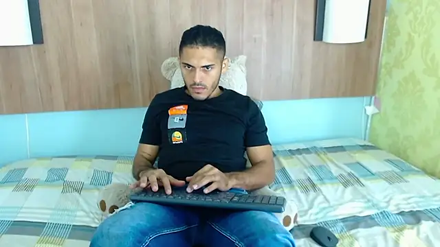 Snapshot of Derek_Storm_ chatting on 12.05.25 Derek Storm online show from 12.05.25