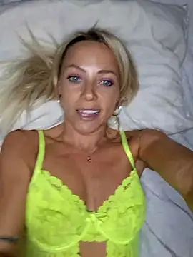 Snapshot of Bellarose_xx chatting on 09.21.25 Bellarose xx online show from 09.21.25