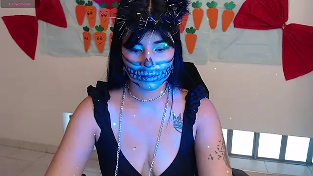 Nina harper  online show from 10.31.25