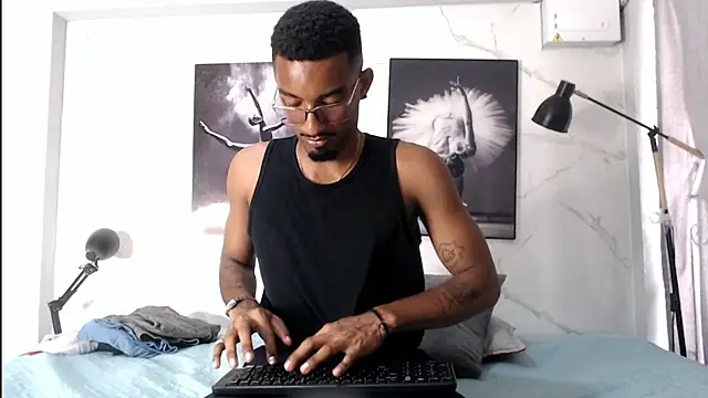 Darwin mayo online show from 11.10.25