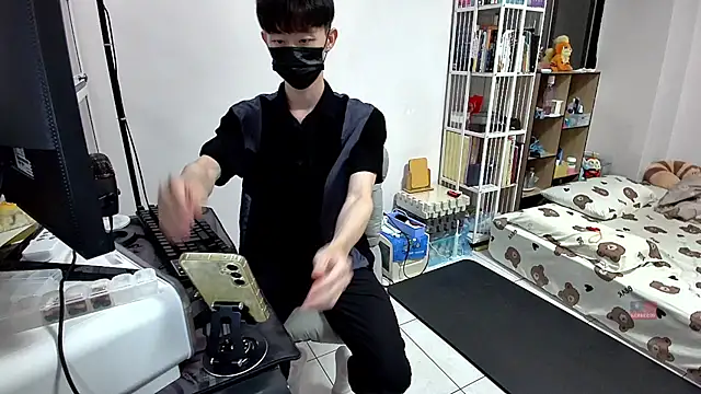 Snapshot of Kerberos_999 chatting on 09.29.25 Kerberos 999 online show from 09.29.25