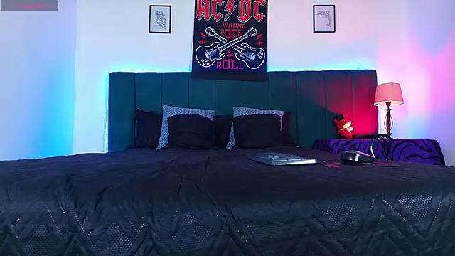 Alisse Moore online show from 11.22.25