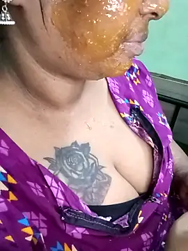 Snapshot of zara-mallus chatting on 09.09.25 zara-mallus online show from 09.09.25