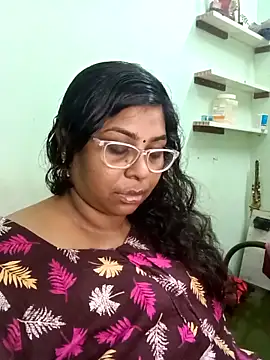 Snapshot of zara-mallus chatting on 09.10.25 zara-mallus online show from 09.10.25